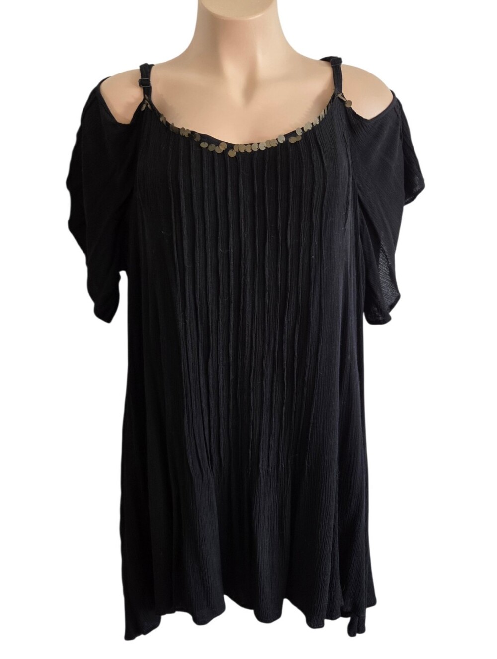 Torrid Embellished Cold Shoulder Crinkle Keyhole Dress Size 4 ~ Pre-Owned Black
